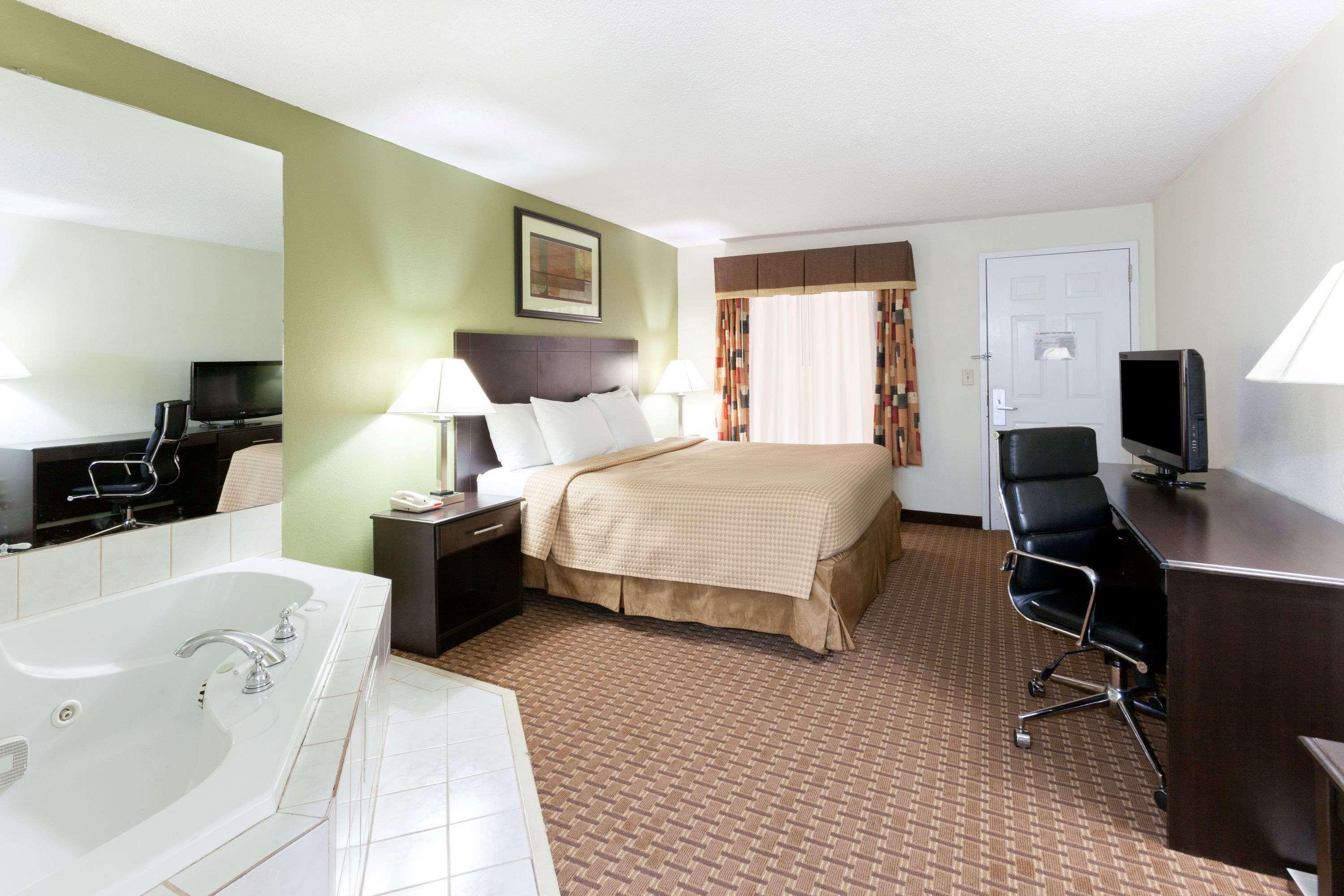 Super 8 By Wyndham Decatur/Dntn/Atlanta Area Otel Dış mekan fotoğraf