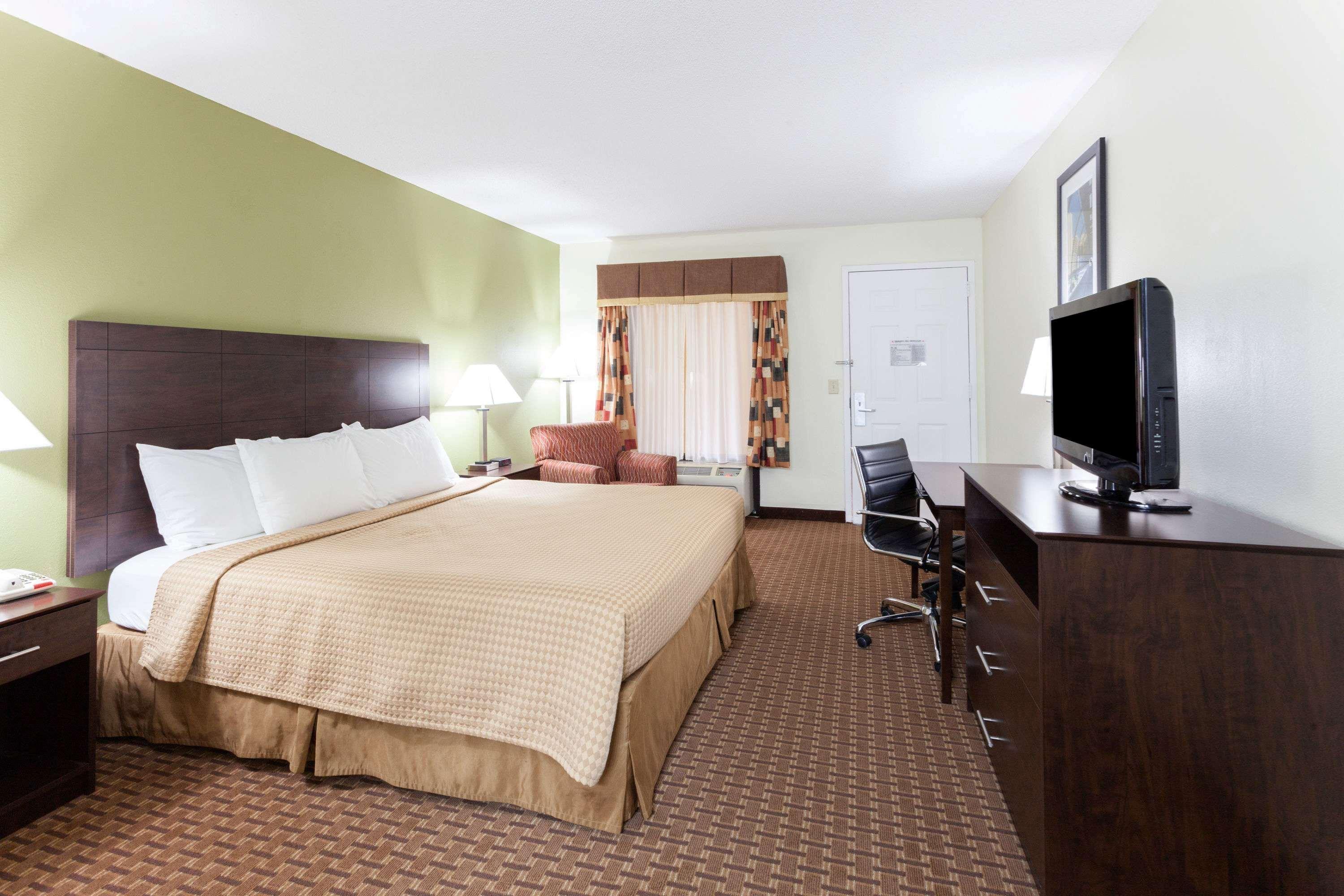Super 8 By Wyndham Decatur/Dntn/Atlanta Area Otel Dış mekan fotoğraf