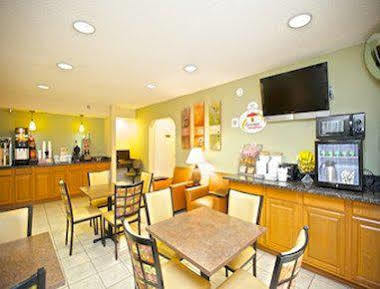 Super 8 By Wyndham Decatur/Dntn/Atlanta Area Otel Dış mekan fotoğraf